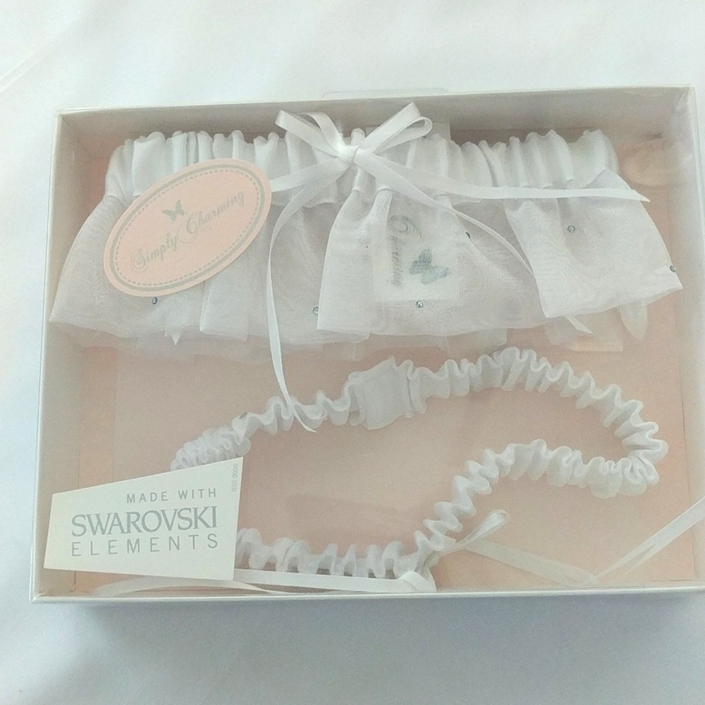 Swarovski crystal details on bridal garter set